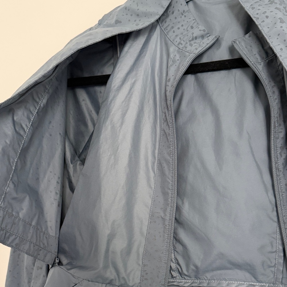 New Balance Women's Blue Hooded Convertible/Packable Jacket - Picture 2 of 6